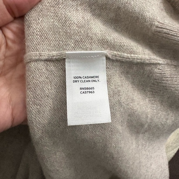 Nordstrom 100% Cashmere Crewneck Sweater | Beige | Size Small | Luxe Essential - Picture 8 of 8